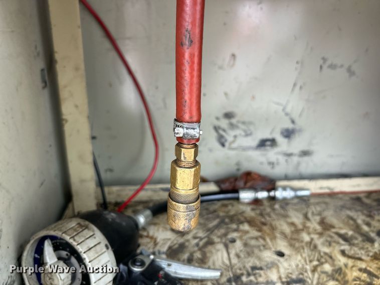 image for item NJ9563 2012 Ford F550 Super Duty XL utility / service truck