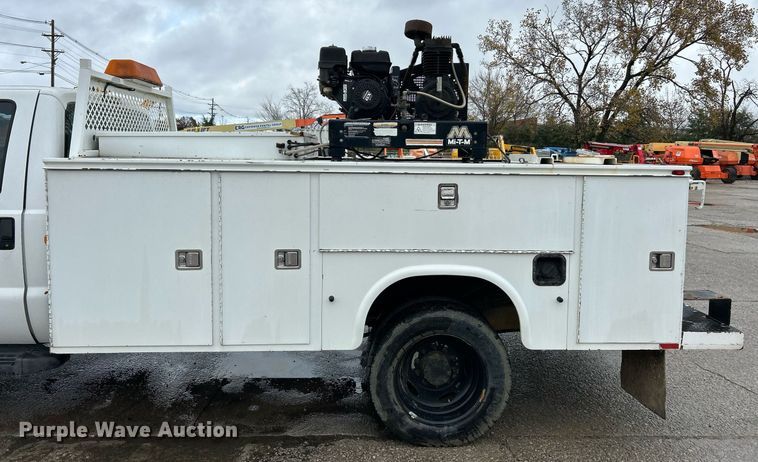 image for item NJ9563 2012 Ford F550 Super Duty XL utility / service truck