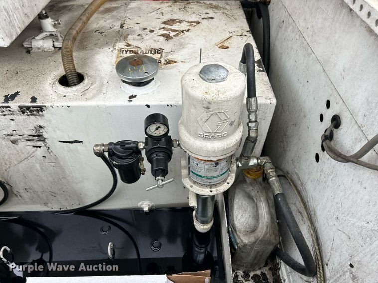 image for item NJ9563 2012 Ford F550 Super Duty XL utility / service truck