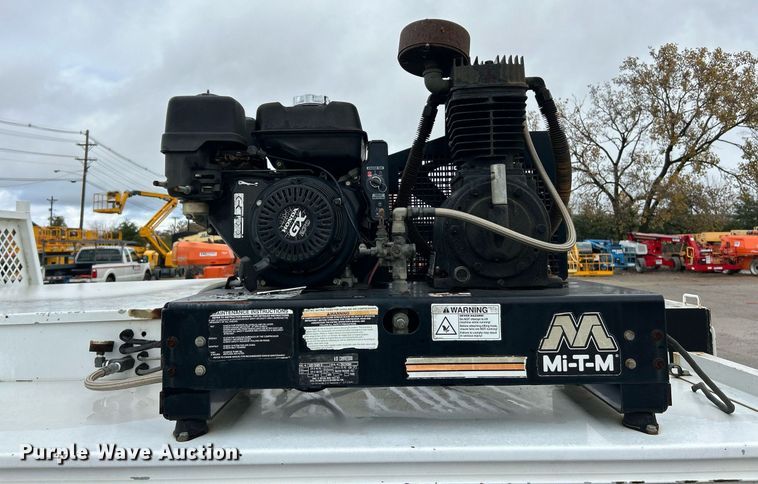 image for item NJ9563 2012 Ford F550 Super Duty XL utility / service truck