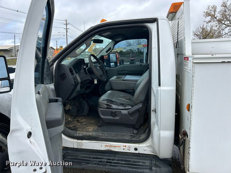 image for item NJ9563 2012 Ford F550 Super Duty XL utility / service truck