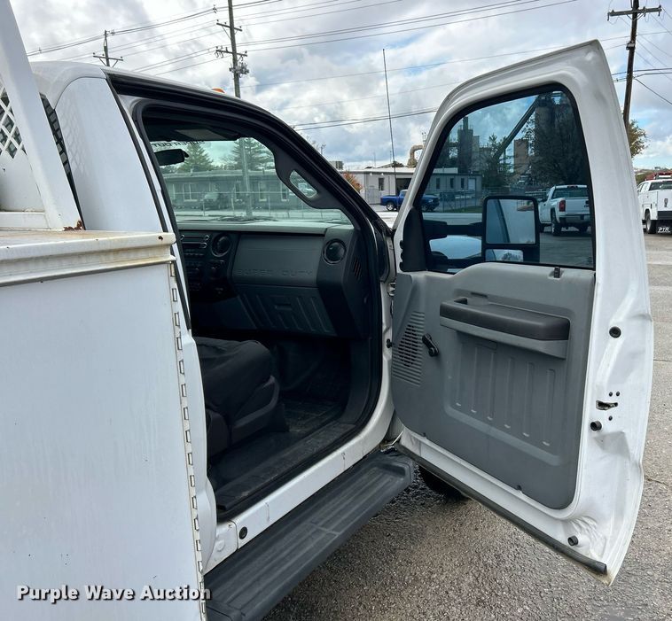 image for item NJ9563 2012 Ford F550 Super Duty XL utility / service truck