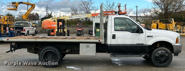 image for item NJ9564 1999 Ford F450 Super Duty XL flatbed truck