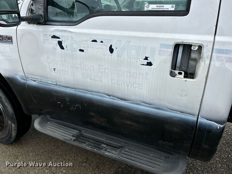 image for item NJ9564 1999 Ford F450 Super Duty XL flatbed truck