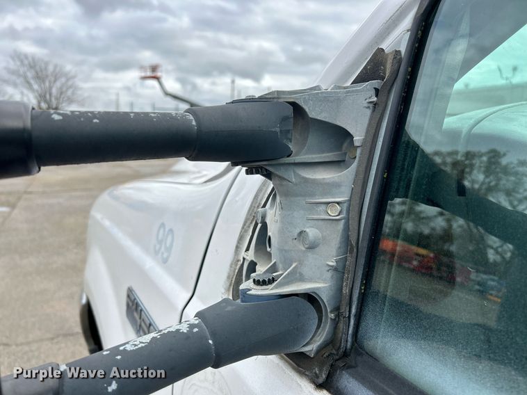 image for item NJ9564 1999 Ford F450 Super Duty XL flatbed truck