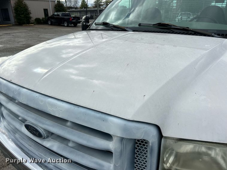 image for item NJ9564 1999 Ford F450 Super Duty XL flatbed truck