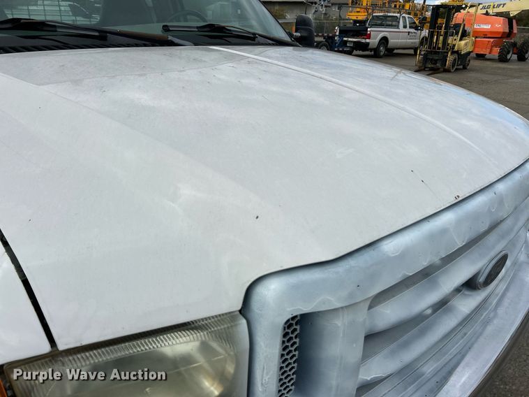 image for item NJ9564 1999 Ford F450 Super Duty XL flatbed truck