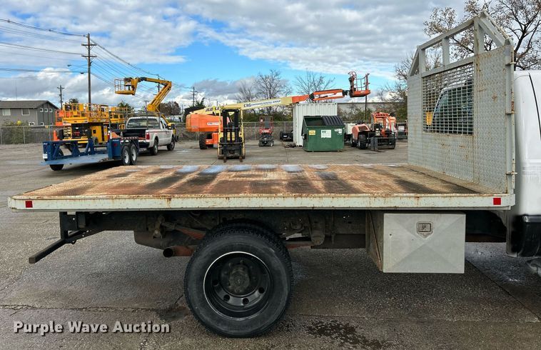 image for item NJ9564 1999 Ford F450 Super Duty XL flatbed truck
