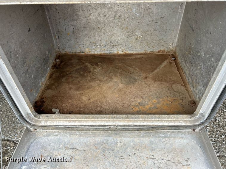 image for item NJ9564 1999 Ford F450 Super Duty XL flatbed truck