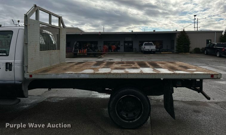 image for item NJ9564 1999 Ford F450 Super Duty XL flatbed truck