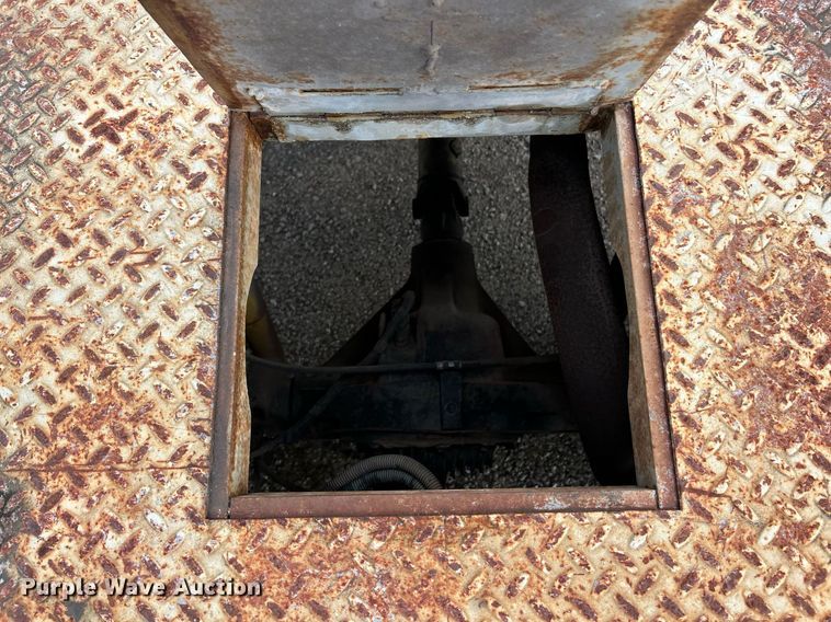 image for item NJ9564 1999 Ford F450 Super Duty XL flatbed truck