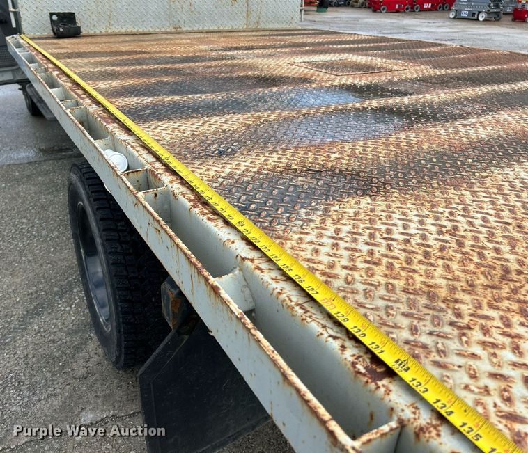 image for item NJ9564 1999 Ford F450 Super Duty XL flatbed truck