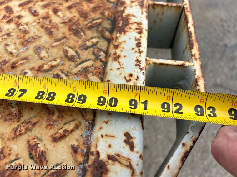 image for item NJ9564 1999 Ford F450 Super Duty XL flatbed truck