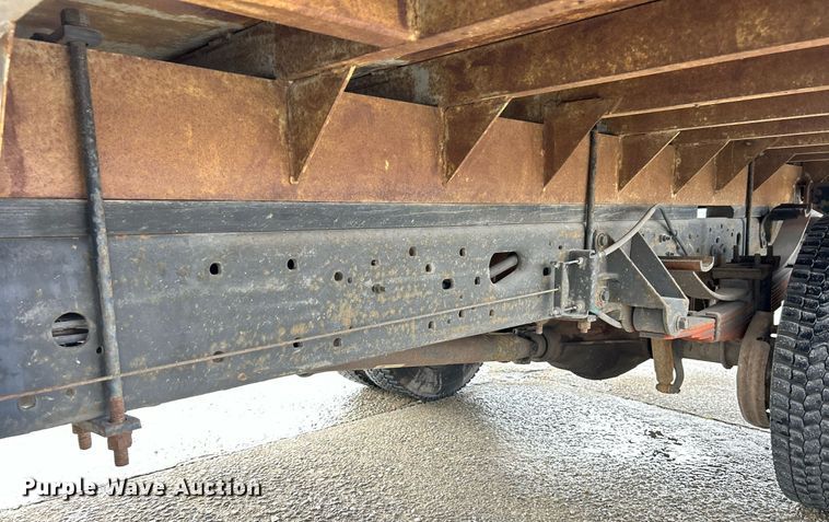 image for item NJ9564 1999 Ford F450 Super Duty XL flatbed truck