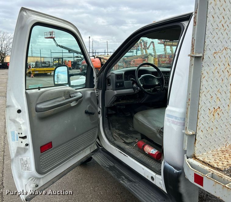 image for item NJ9564 1999 Ford F450 Super Duty XL flatbed truck