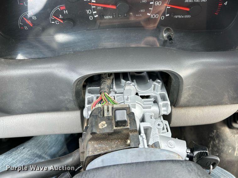 image for item NJ9564 1999 Ford F450 Super Duty XL flatbed truck