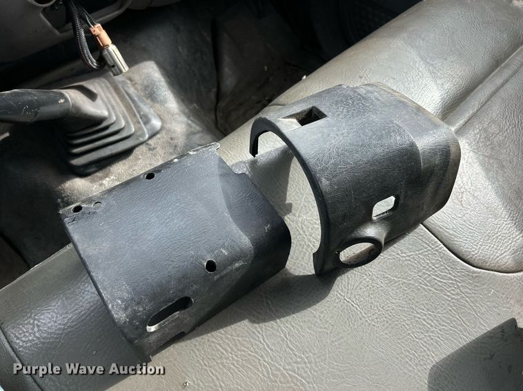 image for item NJ9564 1999 Ford F450 Super Duty XL flatbed truck