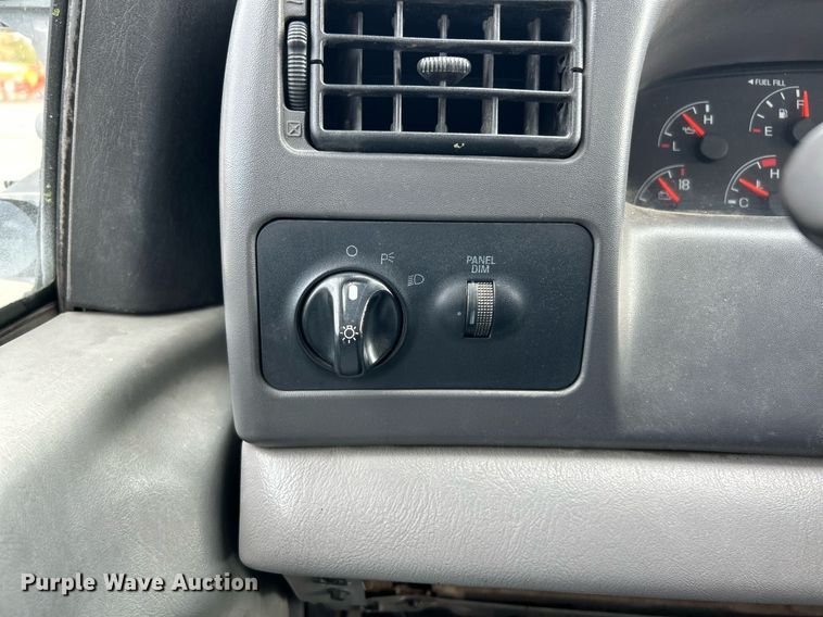 image for item NJ9564 1999 Ford F450 Super Duty XL flatbed truck