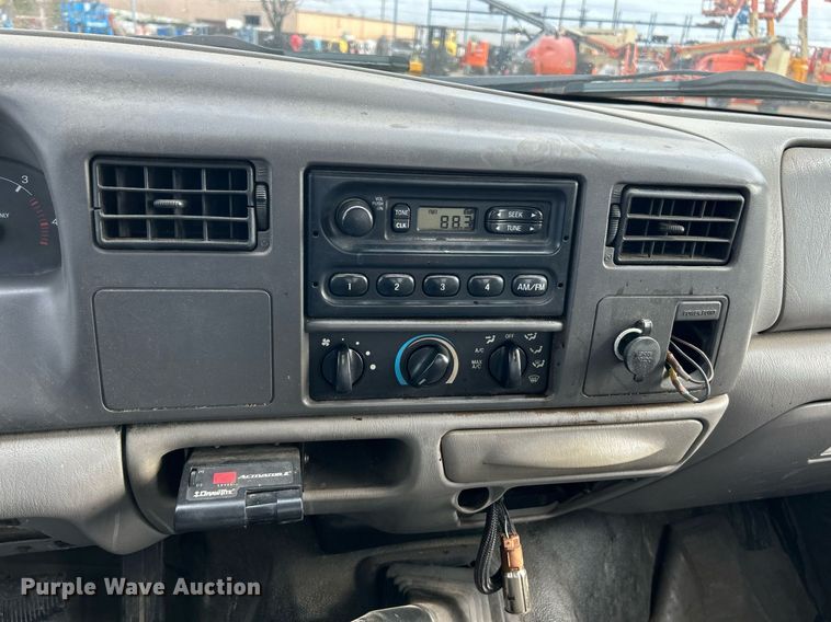 image for item NJ9564 1999 Ford F450 Super Duty XL flatbed truck