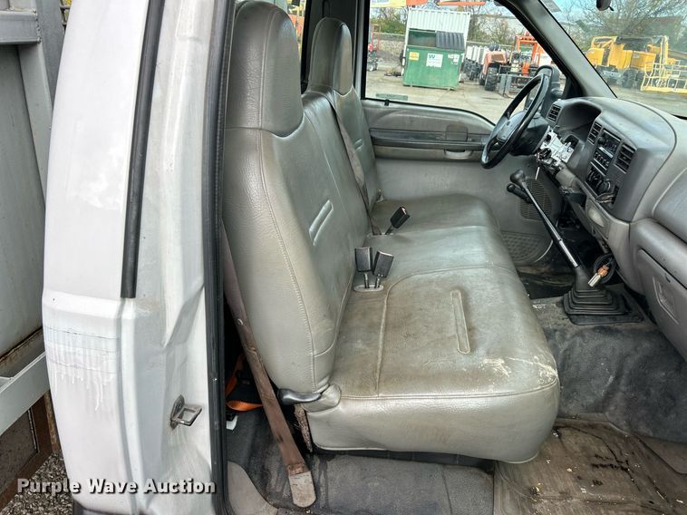 image for item NJ9564 1999 Ford F450 Super Duty XL flatbed truck