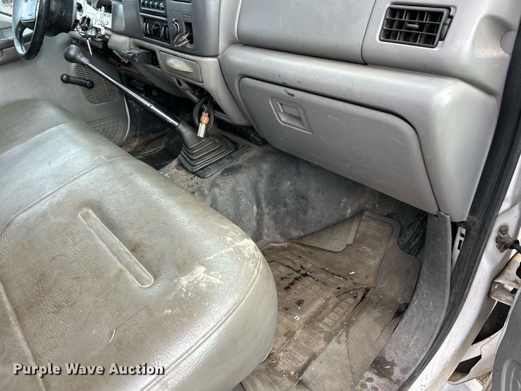 image for item NJ9564 1999 Ford F450 Super Duty XL flatbed truck