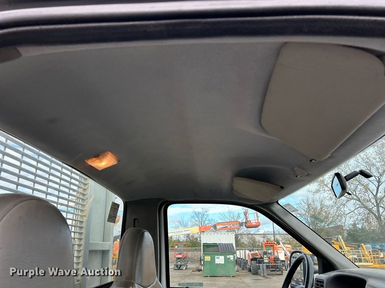 image for item NJ9564 1999 Ford F450 Super Duty XL flatbed truck