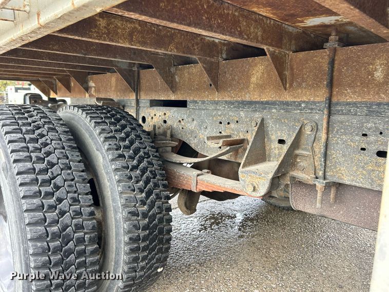 image for item NJ9564 1999 Ford F450 Super Duty XL flatbed truck