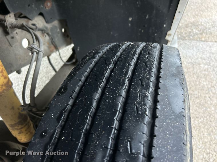 image for item NJ9564 1999 Ford F450 Super Duty XL flatbed truck