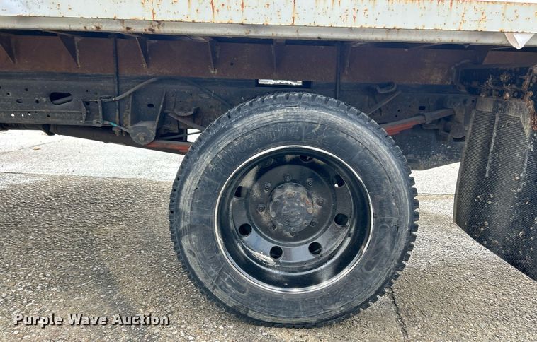 image for item NJ9564 1999 Ford F450 Super Duty XL flatbed truck