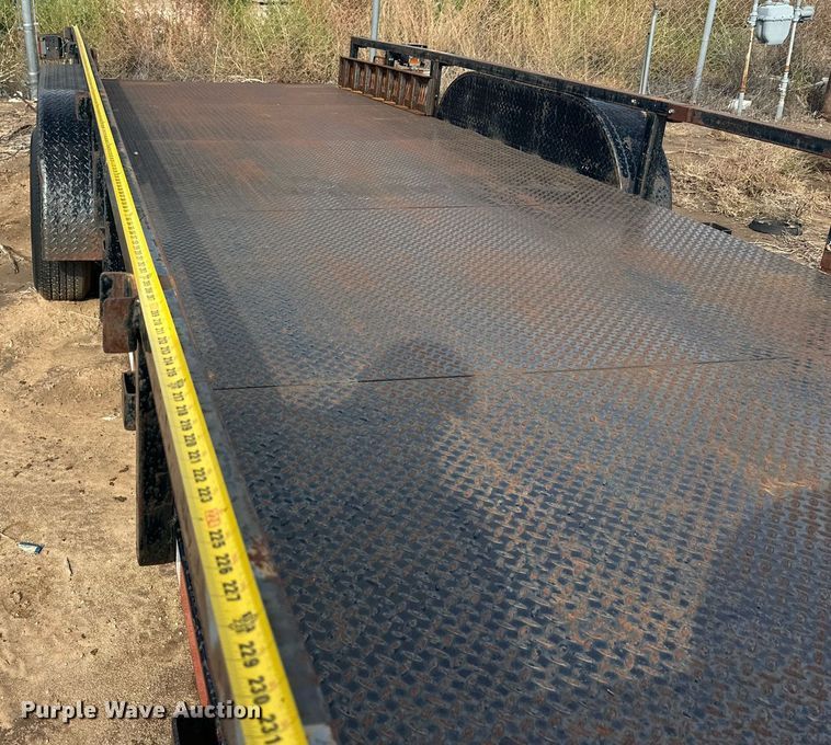 image for item NQ9068 2005 Trail King Utility trailer