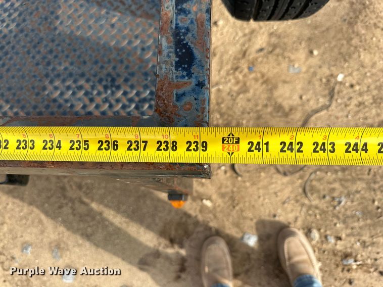 image for item NQ9068 2005 Trail King Utility trailer