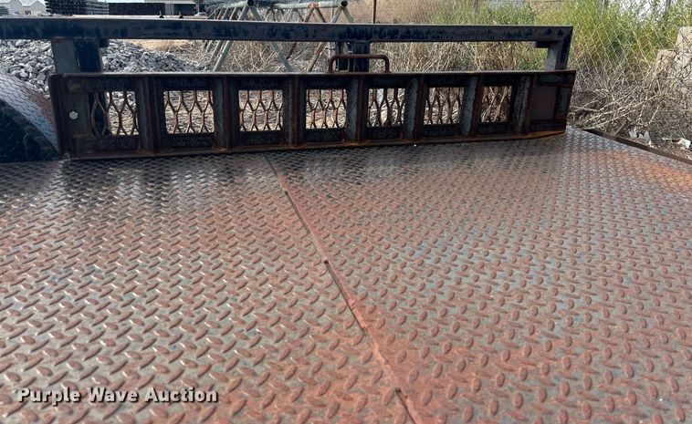 image for item NQ9068 2005 Trail King Utility trailer