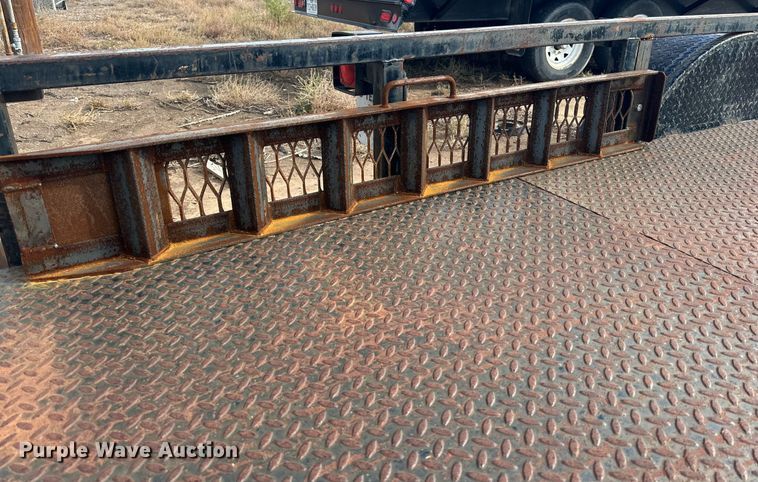 image for item NQ9068 2005 Trail King Utility trailer