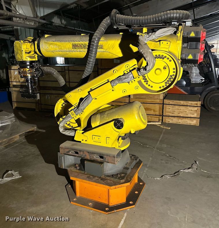 image for item NQ9082 (2) 2017 Fanuc R-2000iC six-axis robots