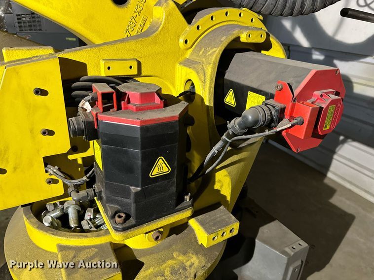 image for item NQ9082 (2) 2017 Fanuc R-2000iC six-axis robots