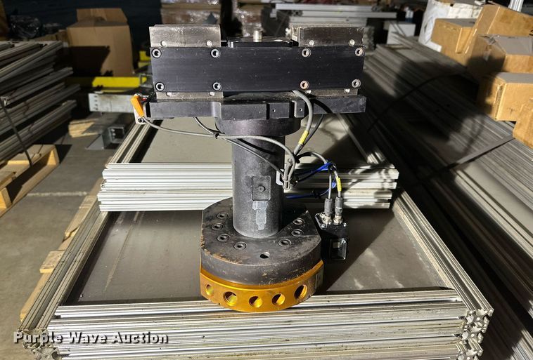 image for item NQ9082 (2) 2017 Fanuc R-2000iC six-axis robots