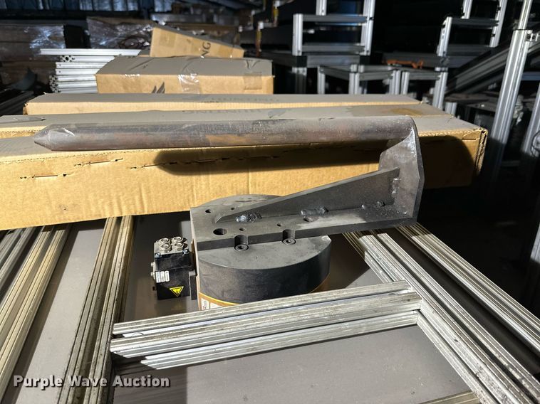 image for item NQ9082 (2) 2017 Fanuc R-2000iC six-axis robots