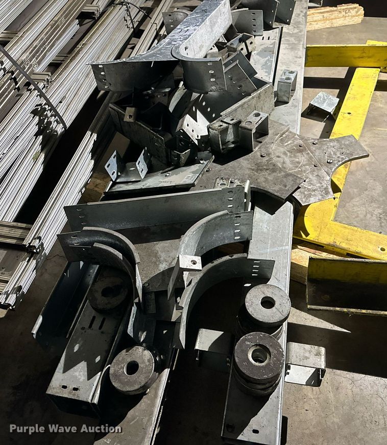 image for item NQ9082 (2) 2017 Fanuc R-2000iC six-axis robots