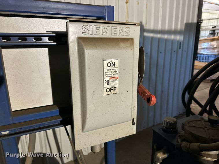 image for item NQ9089 (3) swagers