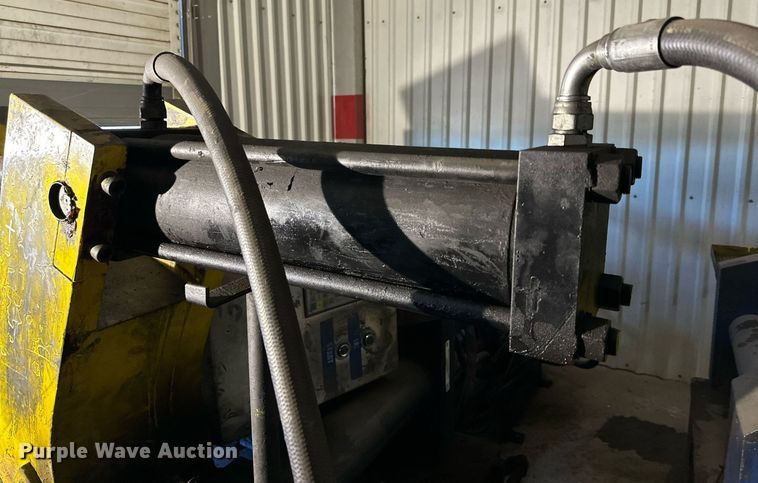 image for item NQ9089 (3) swagers