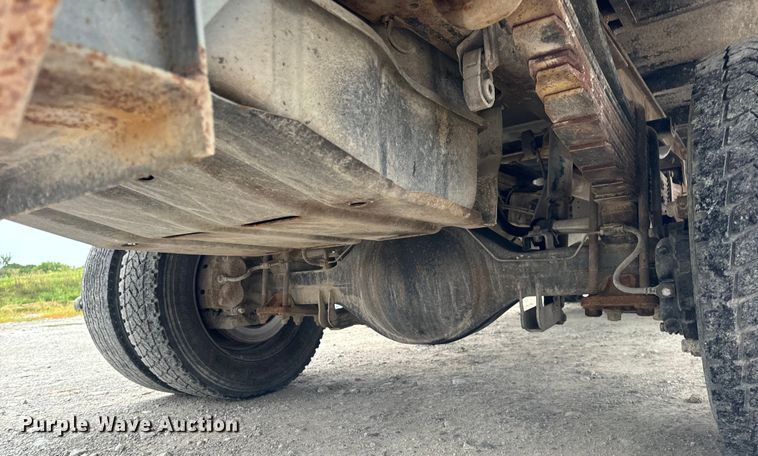 image for item OF9963 2004 Ford F550 Super Duty XL flatbed truck