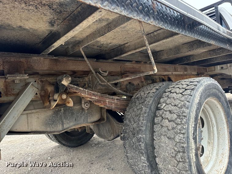 image for item OF9963 2004 Ford F550 Super Duty XL flatbed truck