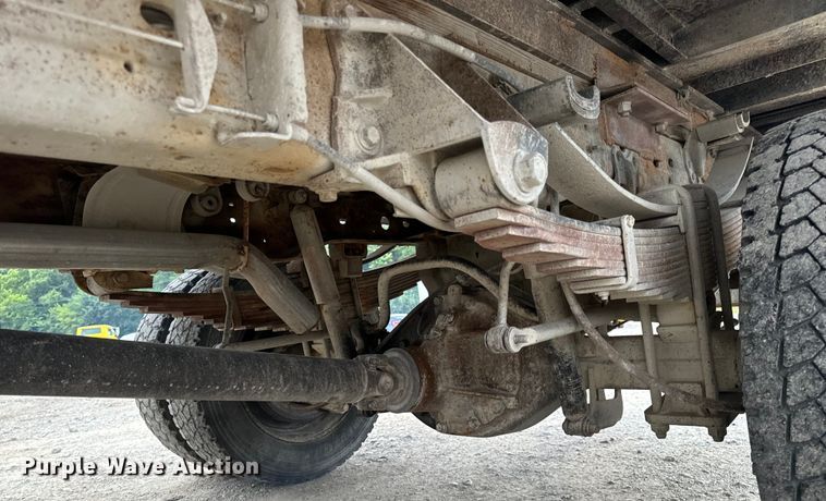 image for item OF9963 2004 Ford F550 Super Duty XL flatbed truck