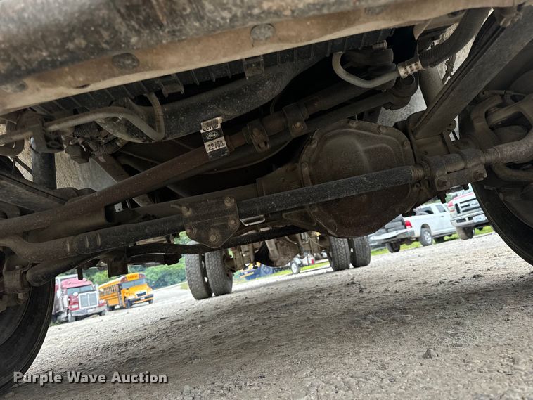 image for item OF9963 2004 Ford F550 Super Duty XL flatbed truck