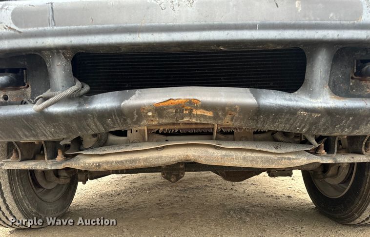 image for item OF9963 2004 Ford F550 Super Duty XL flatbed truck