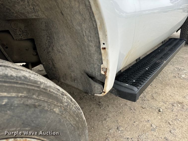 image for item OF9963 2004 Ford F550 Super Duty XL flatbed truck