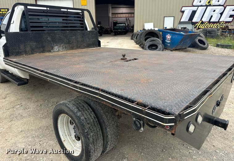 image for item OF9963 2004 Ford F550 Super Duty XL flatbed truck