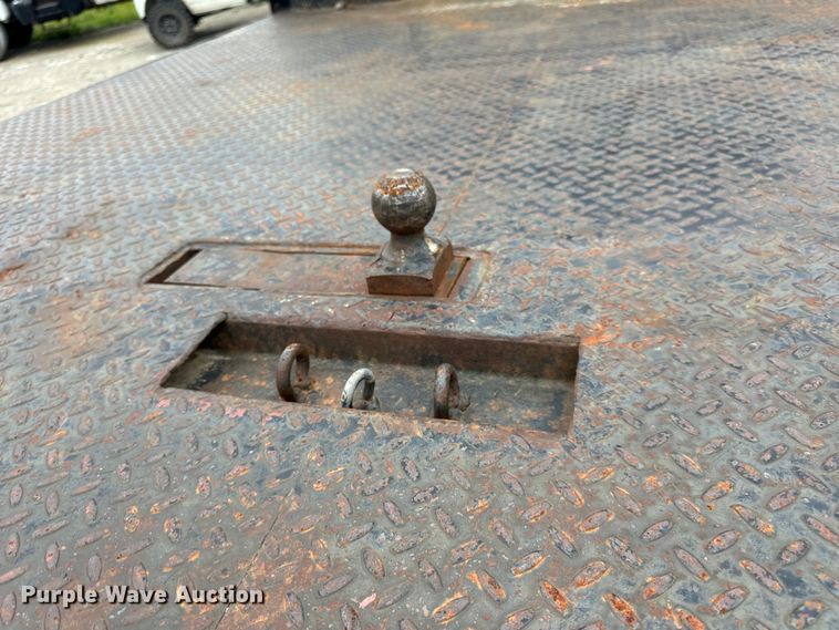 image for item OF9963 2004 Ford F550 Super Duty XL flatbed truck