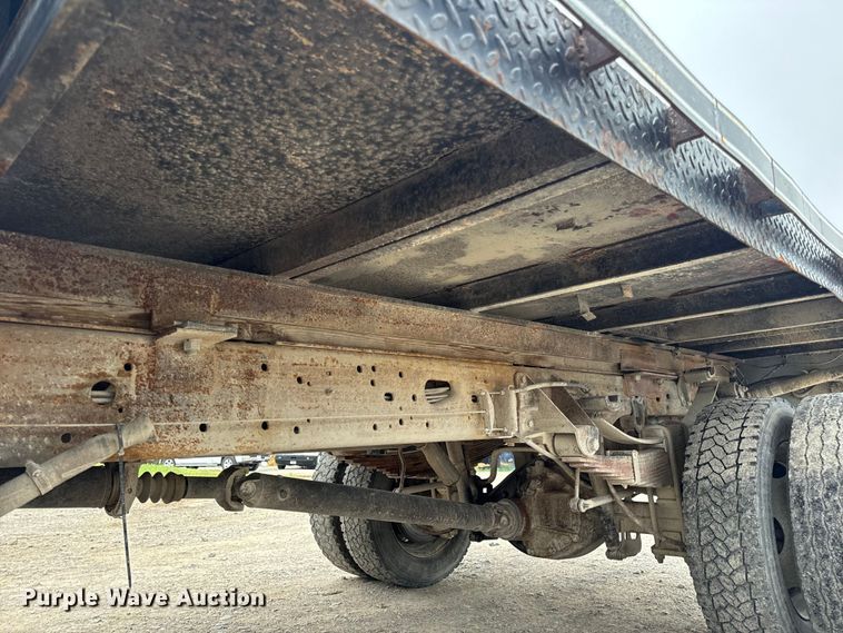 image for item OF9963 2004 Ford F550 Super Duty XL flatbed truck