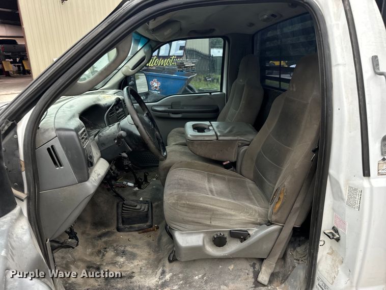 image for item OF9963 2004 Ford F550 Super Duty XL flatbed truck